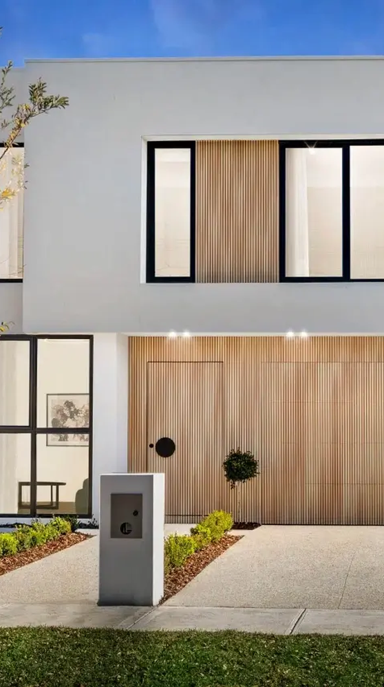 Custom architectural home built on a Melbourne sloping and urban site